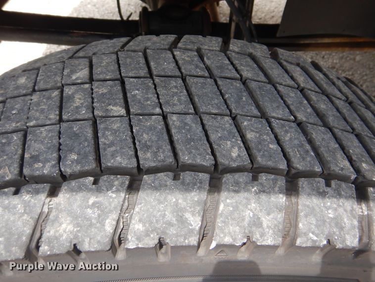 image for item GM9107 2008 GMC C5500  utility truck with crane