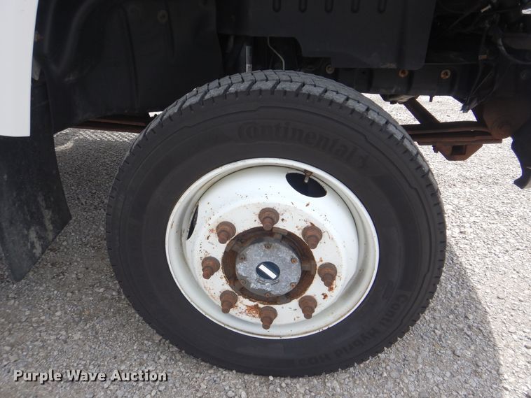 image for item GM9107 2008 GMC C5500  utility truck with crane