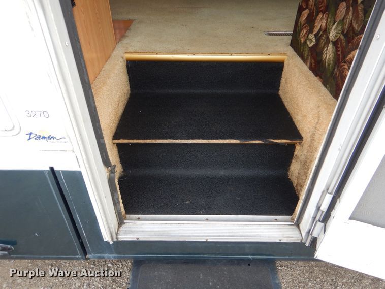 image for item GM9109 2002 Damon Daybreak  RV