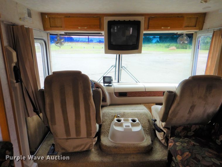 image for item GM9109 2002 Damon Daybreak  RV