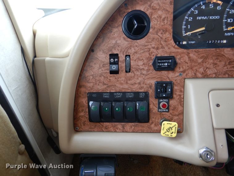 image for item GM9109 2002 Damon Daybreak  RV