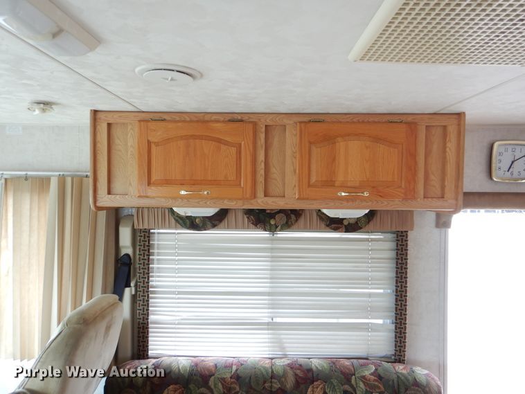 image for item GM9109 2002 Damon Daybreak  RV