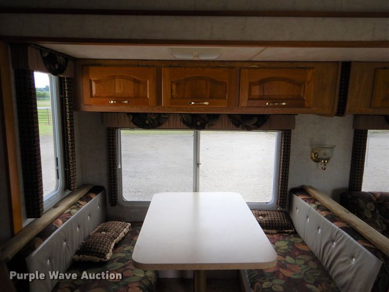 image for item GM9109 2002 Damon Daybreak  RV