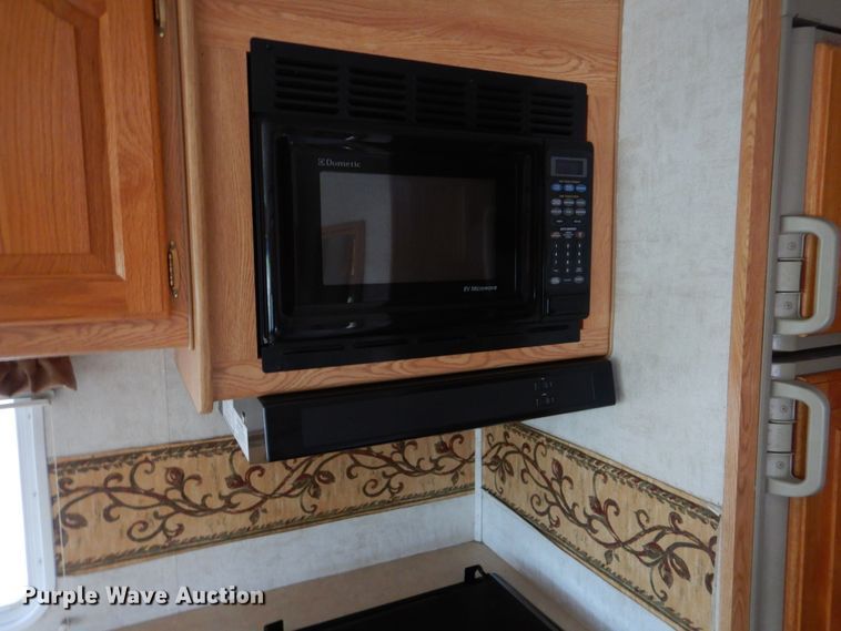 image for item GM9109 2002 Damon Daybreak  RV