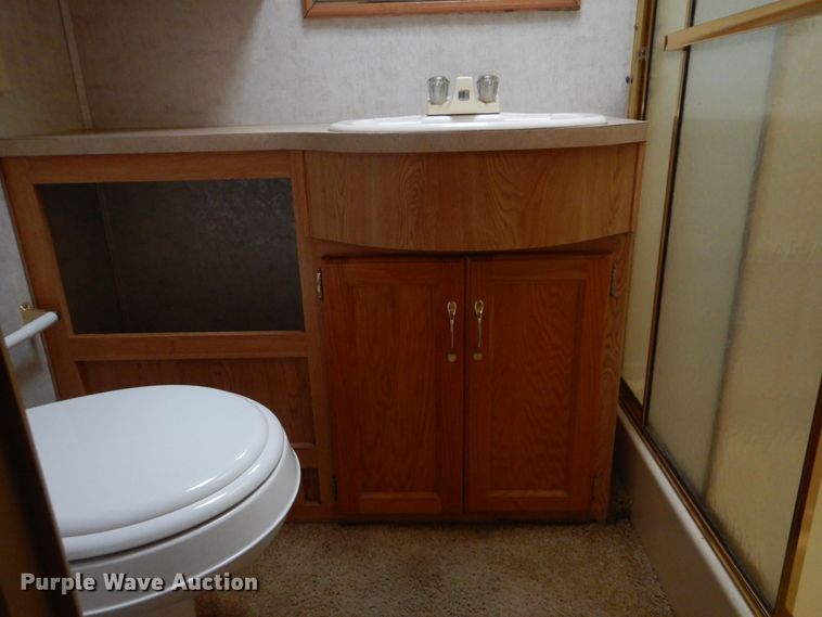 image for item GM9109 2002 Damon Daybreak  RV