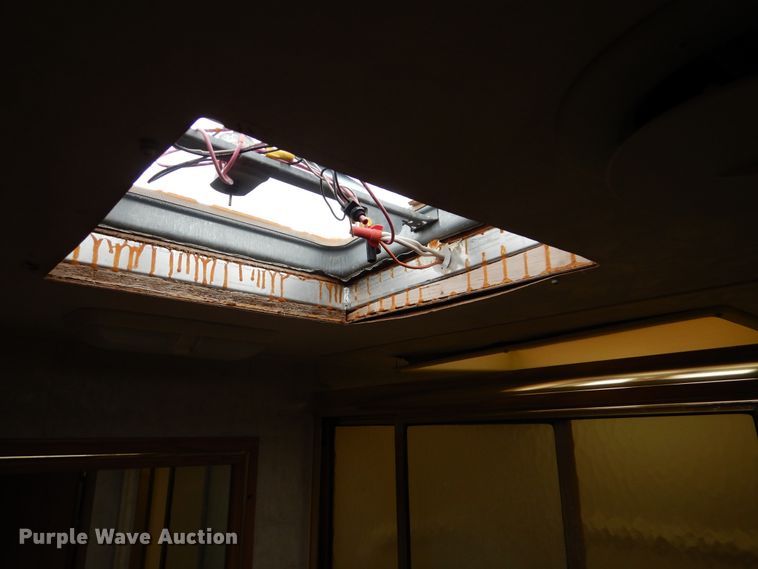 image for item GM9109 2002 Damon Daybreak  RV