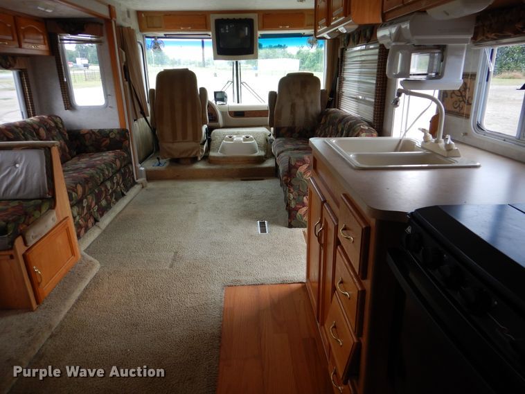 image for item GM9109 2002 Damon Daybreak  RV