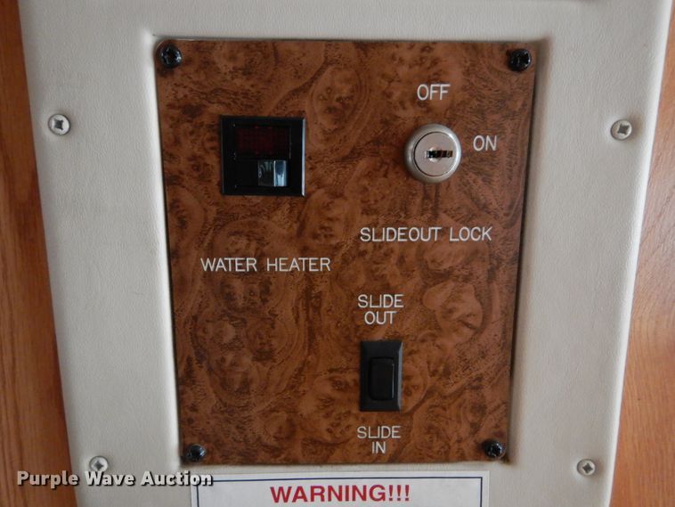 image for item GM9109 2002 Damon Daybreak  RV