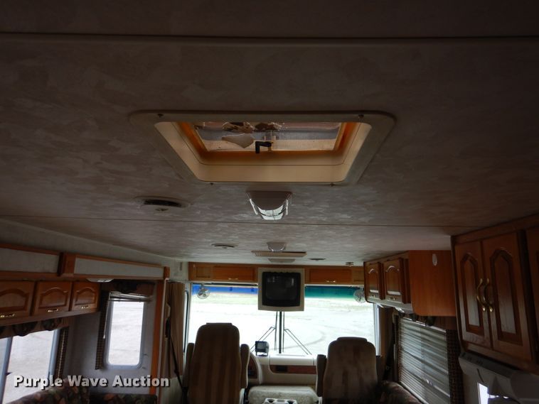 image for item GM9109 2002 Damon Daybreak  RV
