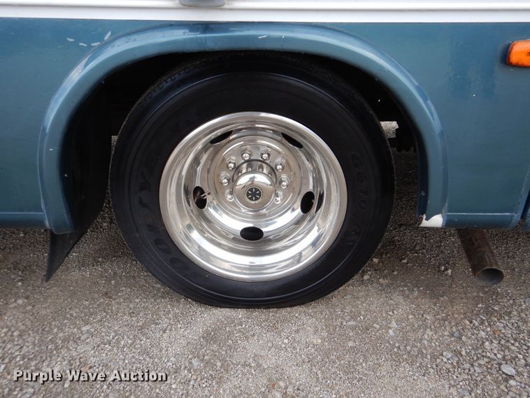 image for item GM9109 2002 Damon Daybreak  RV