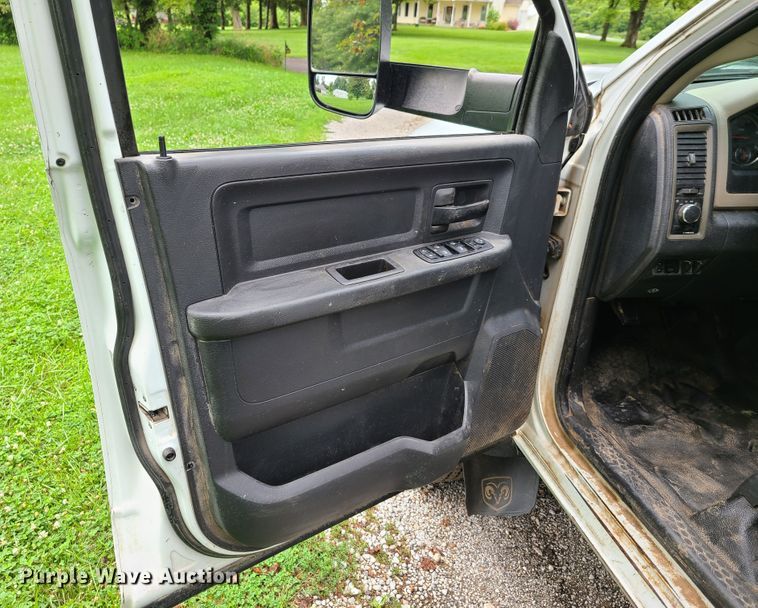 image for item GO9310 2011 Dodge Ram 5500  flatbed truck