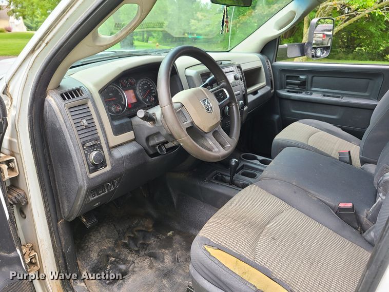 image for item GO9310 2011 Dodge Ram 5500  flatbed truck