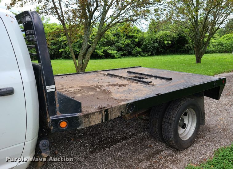 image for item GO9310 2011 Dodge Ram 5500  flatbed truck