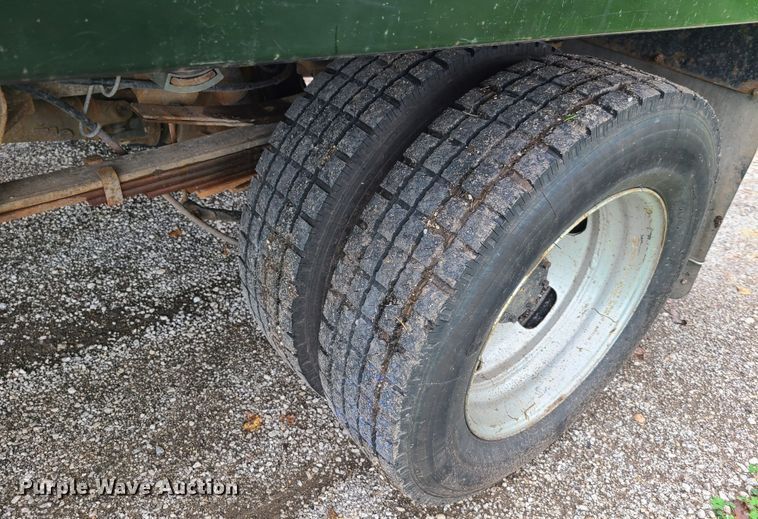 image for item GO9310 2011 Dodge Ram 5500  flatbed truck