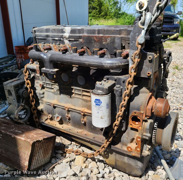 image for item GP9225 (2) six cylinder diesel engines