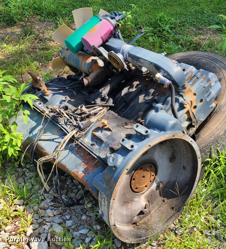 image for item GP9225 (2) six cylinder diesel engines