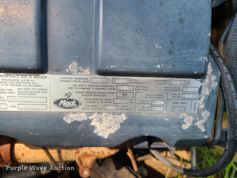 image for item GP9225 (2) six cylinder diesel engines