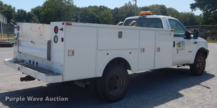 image for item GV9118 2004 Ford F550 Super Duty XL  utility truck