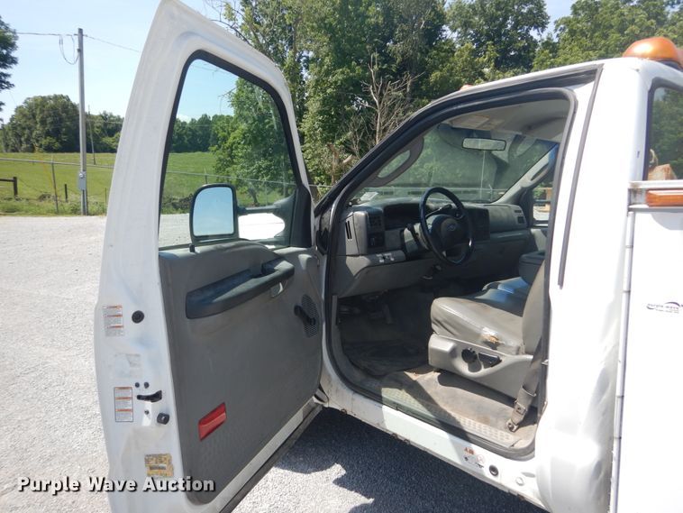 image for item GV9118 2004 Ford F550 Super Duty XL  utility truck