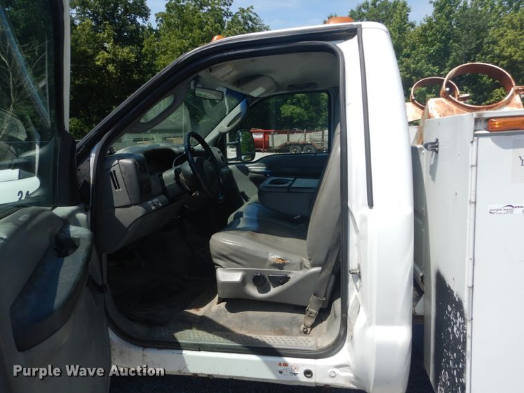 image for item GV9118 2004 Ford F550 Super Duty XL  utility truck