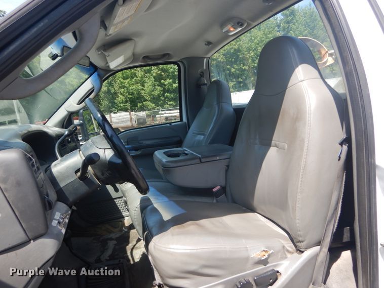 image for item GV9118 2004 Ford F550 Super Duty XL  utility truck