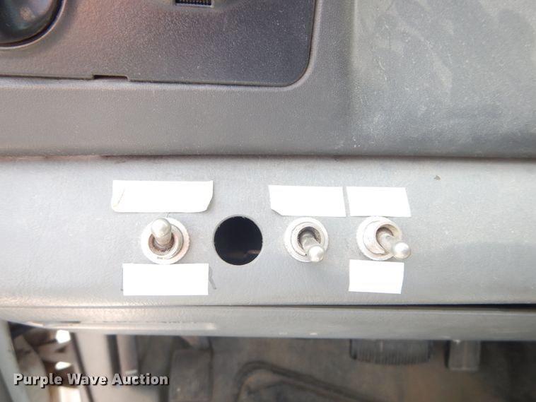 image for item GV9118 2004 Ford F550 Super Duty XL  utility truck