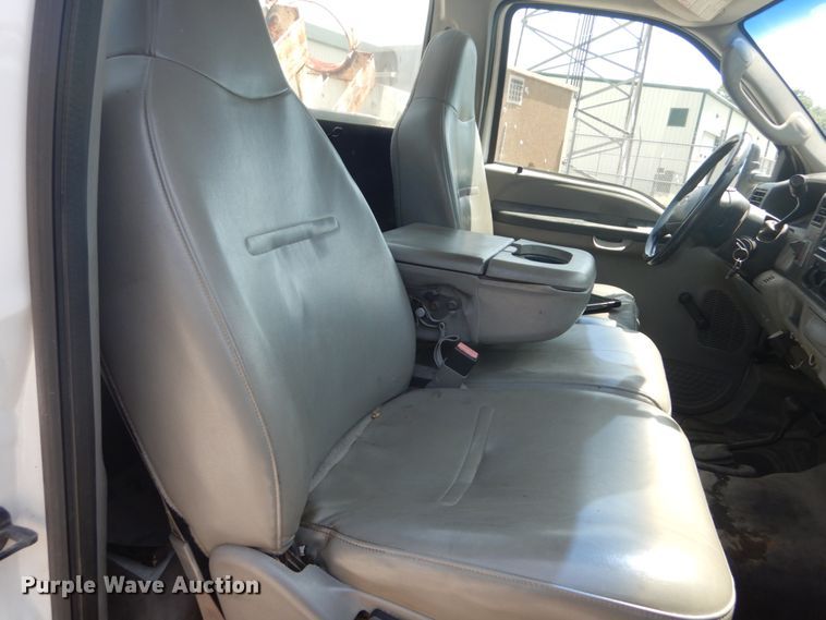 image for item GV9118 2004 Ford F550 Super Duty XL  utility truck