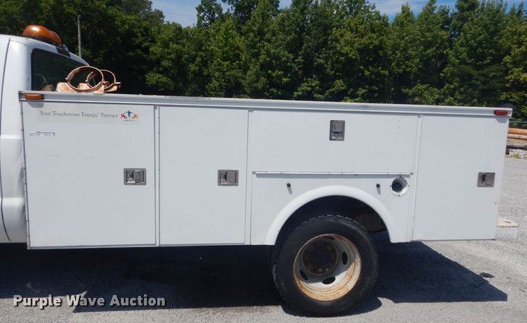 image for item GV9118 2004 Ford F550 Super Duty XL  utility truck
