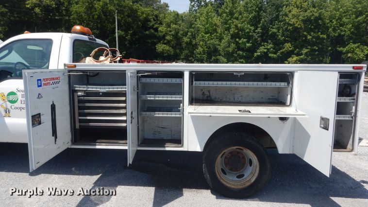 image for item GV9118 2004 Ford F550 Super Duty XL  utility truck