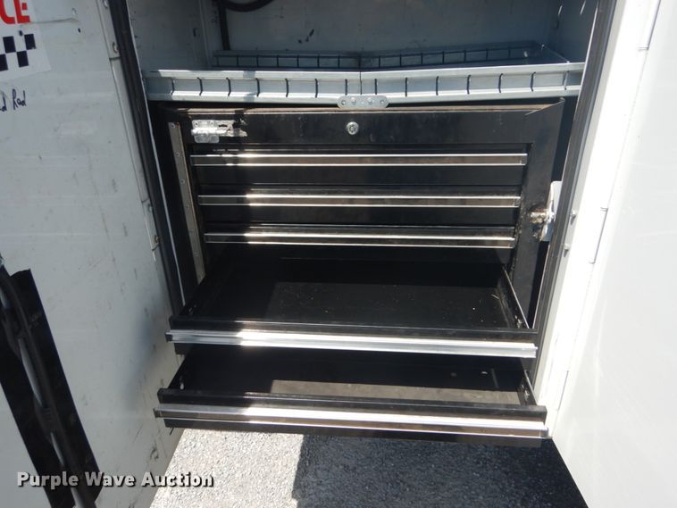 image for item GV9118 2004 Ford F550 Super Duty XL  utility truck