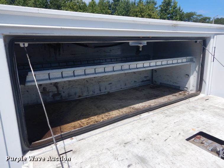 image for item GV9118 2004 Ford F550 Super Duty XL  utility truck