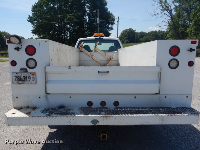 image for item GV9118 2004 Ford F550 Super Duty XL  utility truck