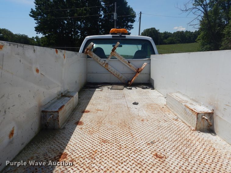 image for item GV9118 2004 Ford F550 Super Duty XL  utility truck