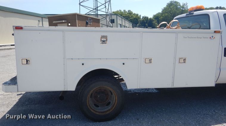 image for item GV9118 2004 Ford F550 Super Duty XL  utility truck