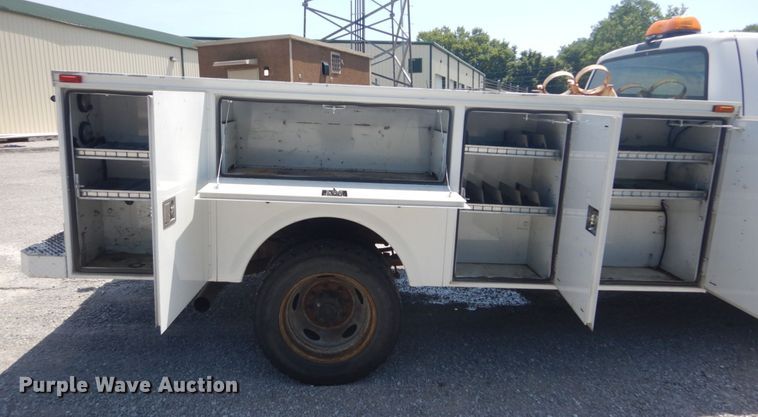 image for item GV9118 2004 Ford F550 Super Duty XL  utility truck