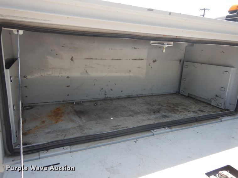 image for item GV9118 2004 Ford F550 Super Duty XL  utility truck