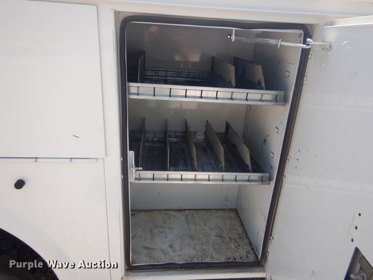 image for item GV9118 2004 Ford F550 Super Duty XL  utility truck