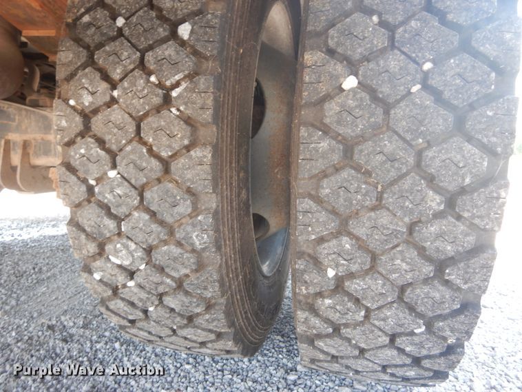 image for item GV9118 2004 Ford F550 Super Duty XL  utility truck