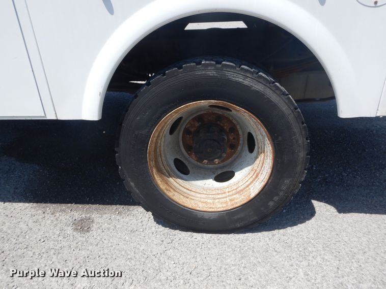 image for item GV9118 2004 Ford F550 Super Duty XL  utility truck