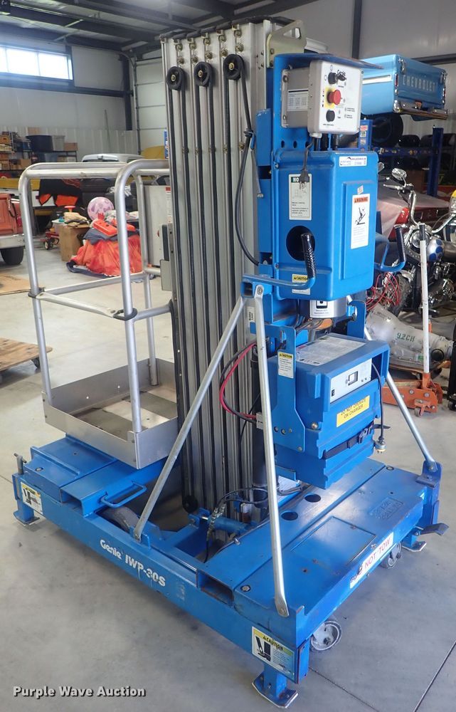 image for item GV9598 2001 Genie IWP-30S  vertical lift
