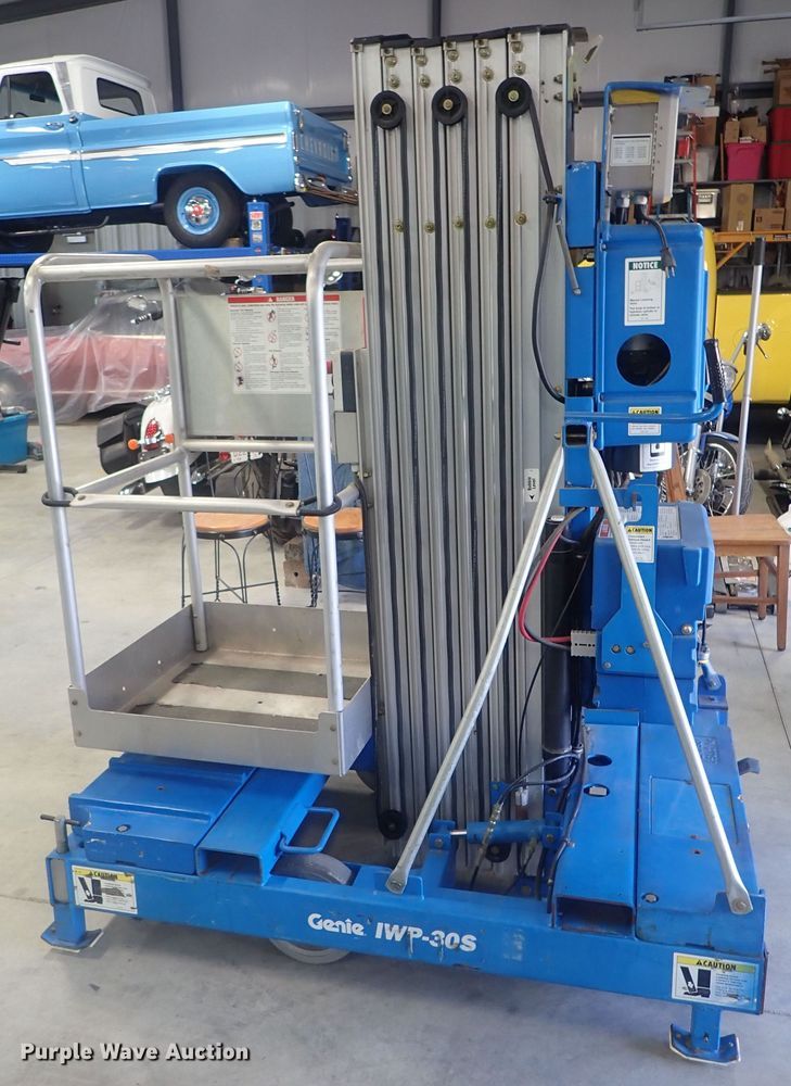 image for item GV9598 2001 Genie IWP-30S  vertical lift