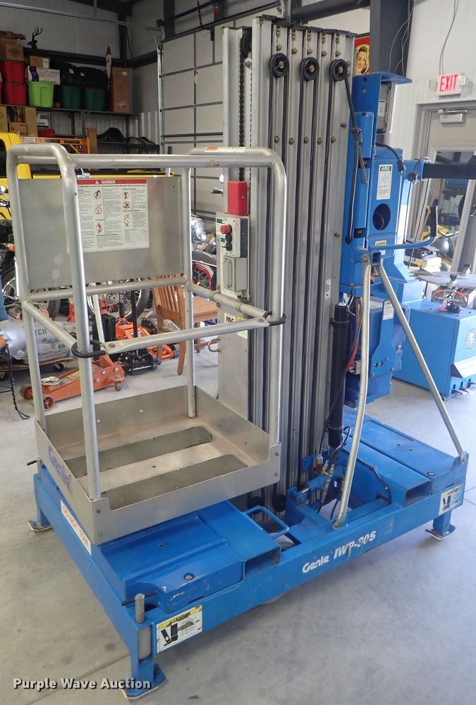 image for item GV9598 2001 Genie IWP-30S  vertical lift