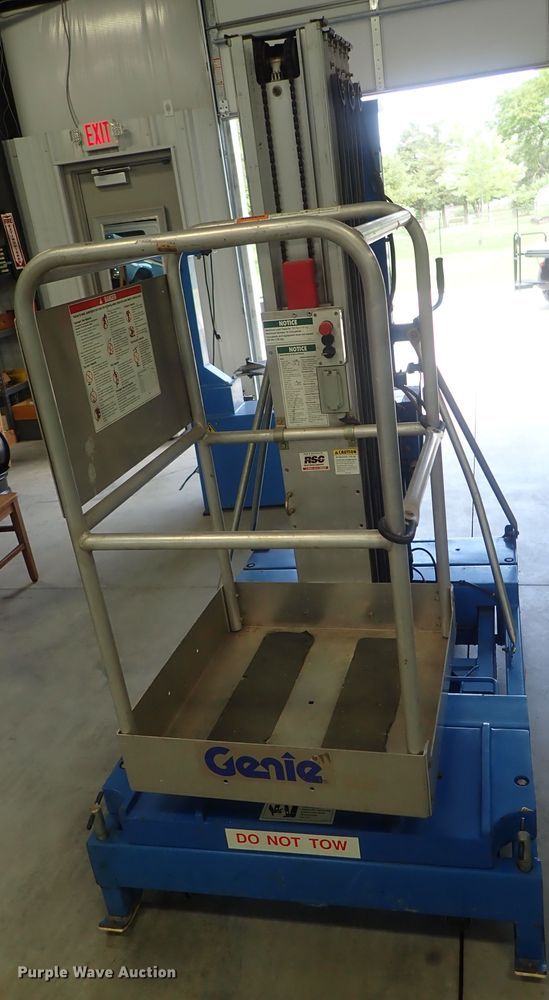 image for item GV9598 2001 Genie IWP-30S  vertical lift