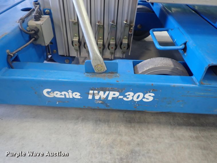image for item GV9598 2001 Genie IWP-30S  vertical lift