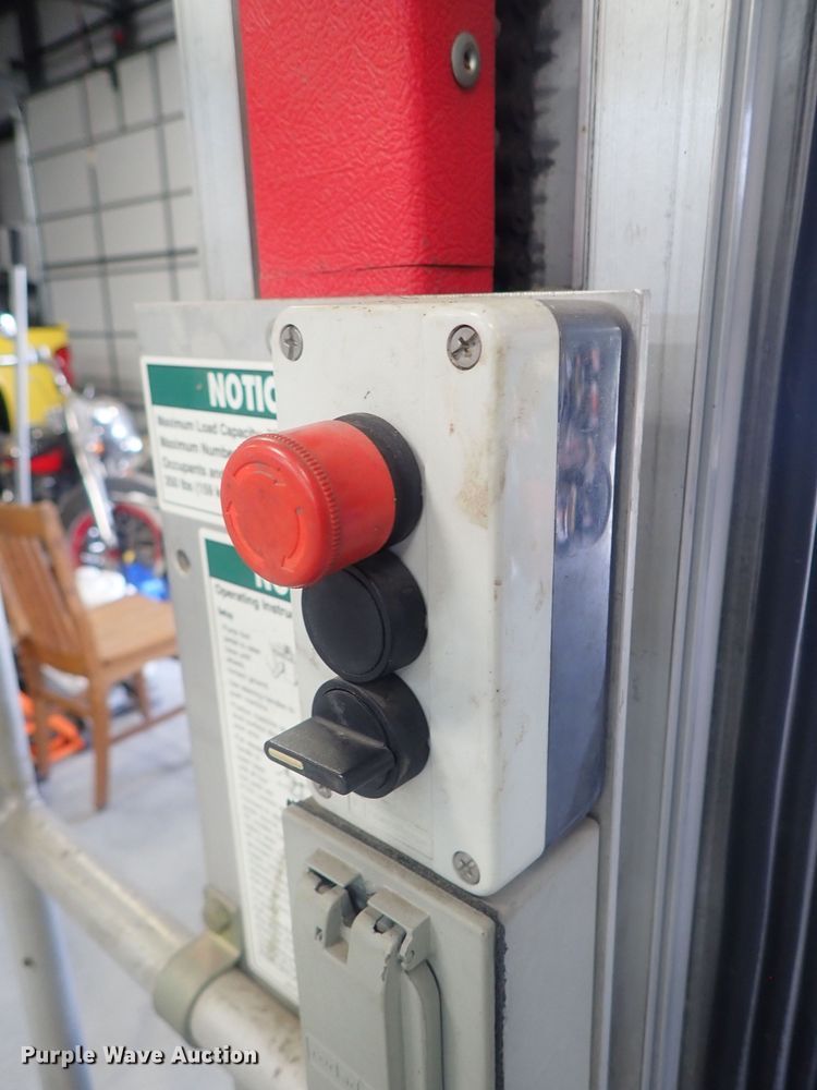 image for item GV9598 2001 Genie IWP-30S  vertical lift