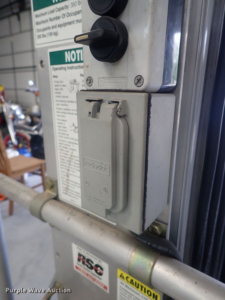 image for item GV9598 2001 Genie IWP-30S  vertical lift