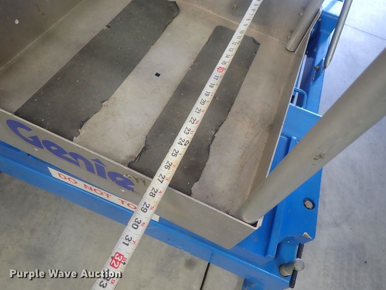 image for item GV9598 2001 Genie IWP-30S  vertical lift