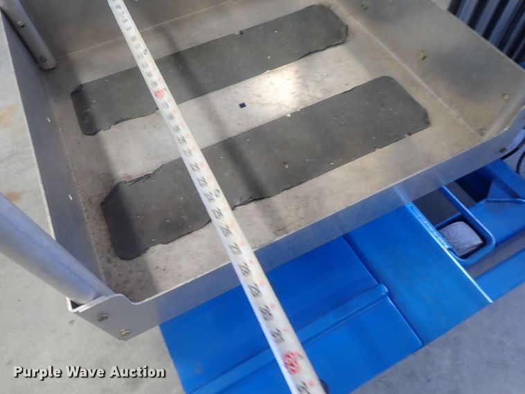 image for item GV9598 2001 Genie IWP-30S  vertical lift