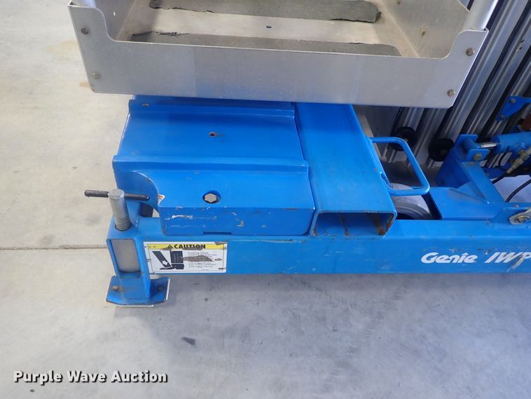 image for item GV9598 2001 Genie IWP-30S  vertical lift
