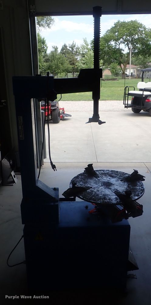 image for item GV9599 2007 Atlas TC-421 tire machine